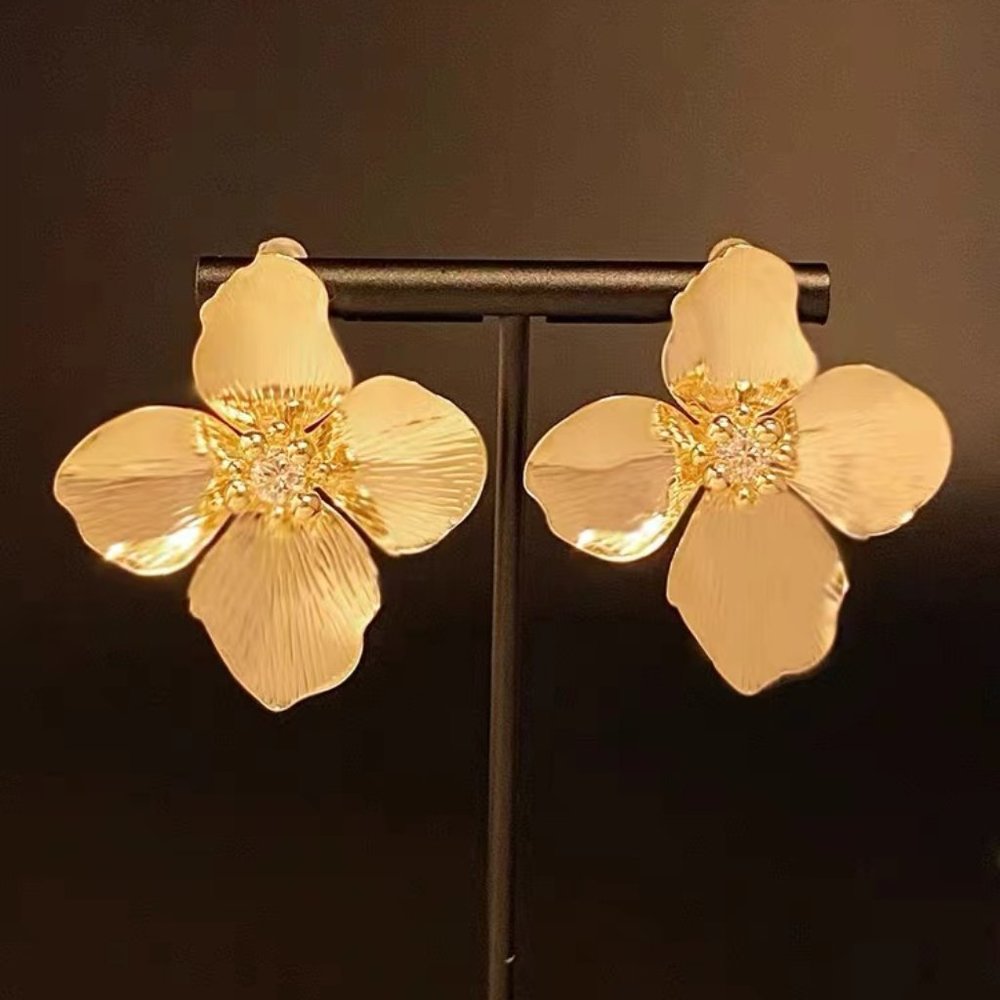 Exaggerated design metal flower earrings